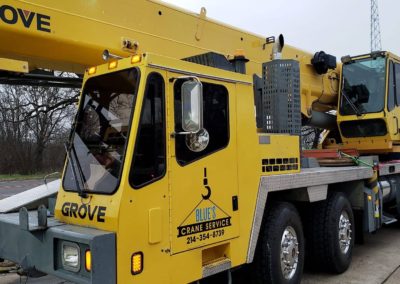 Close up picture of one of Blue's Crane Service's cranes.